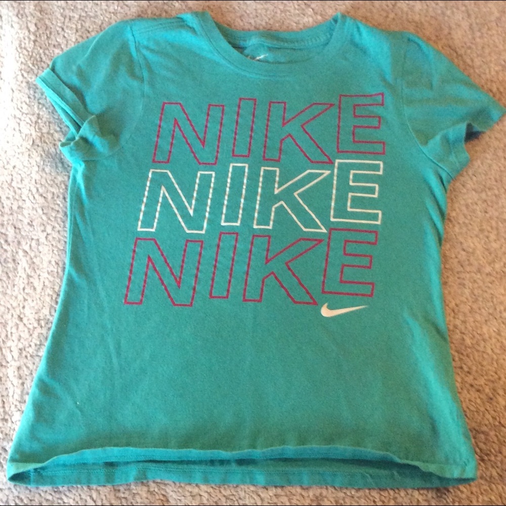 Nike t shirt for girls.